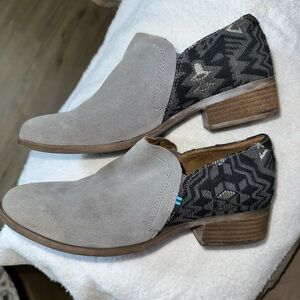 Gray and Black Patterned Women's Shoes Tom’s